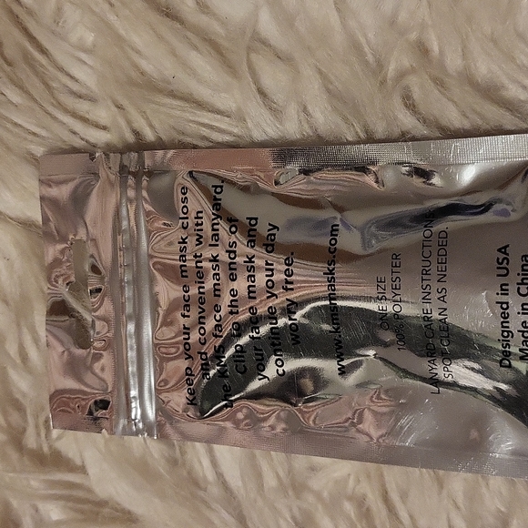 Palm Leaf Face Mask Lanyard - Picture 3 of 3